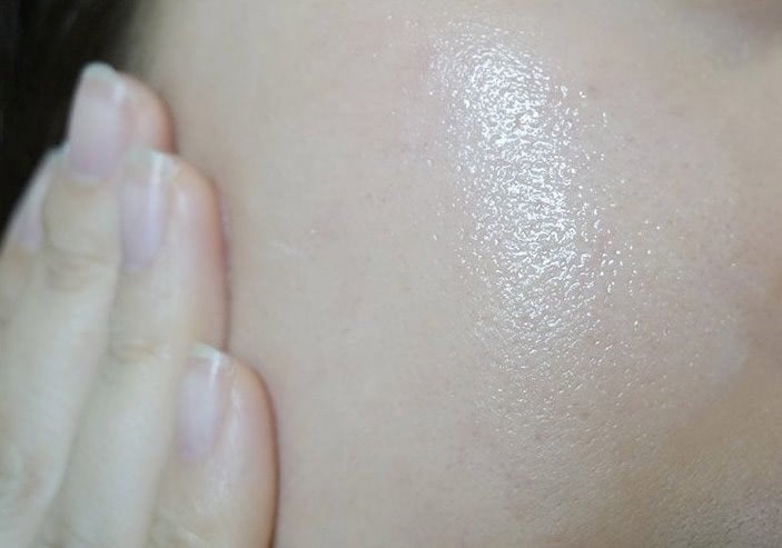 『誇張的好用！ ’VELLA 72小時水光防曬精華液SPF50，PA+++ 30ml 